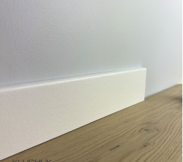 Плінтус МДФ шпонований Дуб Білий MDF-D8001