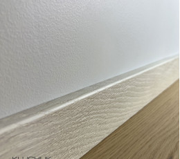 Плінтус МДФ шпонований Дуб крижаний MDF-D8003