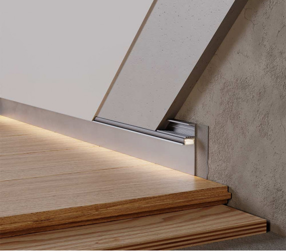 Скрытый алюминиевый плинтус (с подсветкой LED) 50х15х2700 мм анодированный ALU-SL50A
